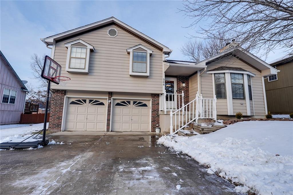 Homes for sale in Raymore, MO | 304 W Calico Dr, Raymore, MO 64083 | MLS# 2598245