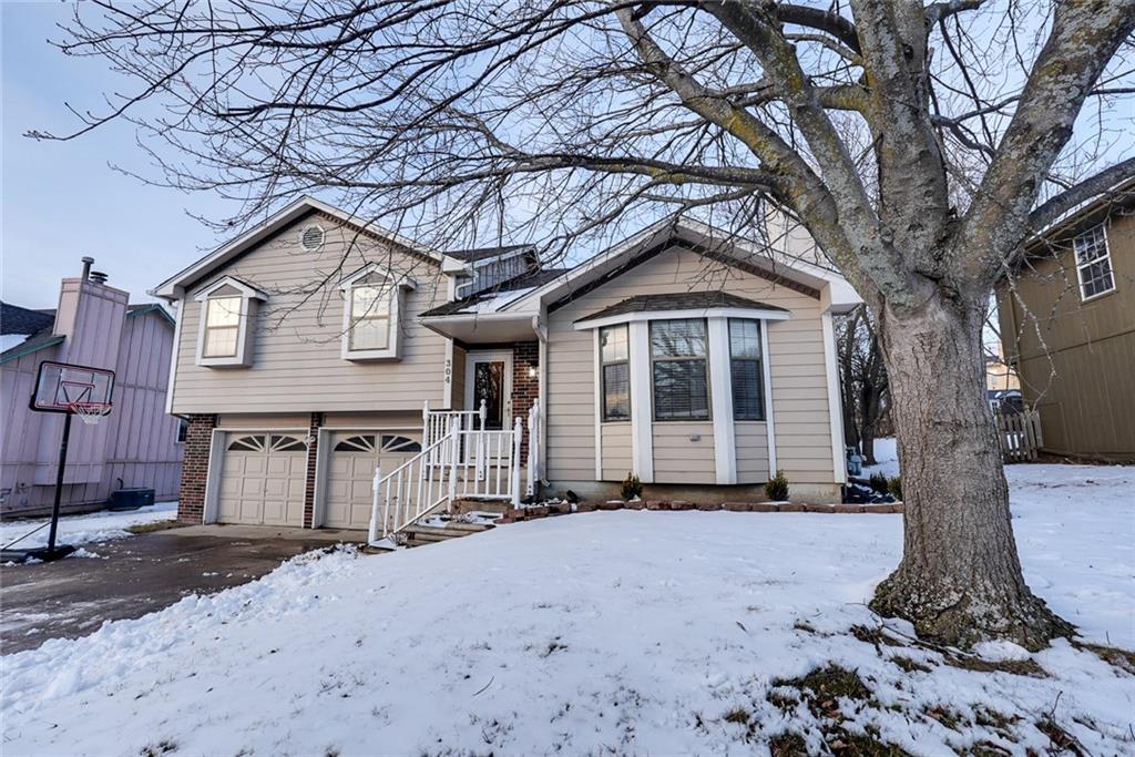 Homes for sale in Raymore, MO | 304 W Calico Dr, Raymore, MO 64083 | MLS# 2598245