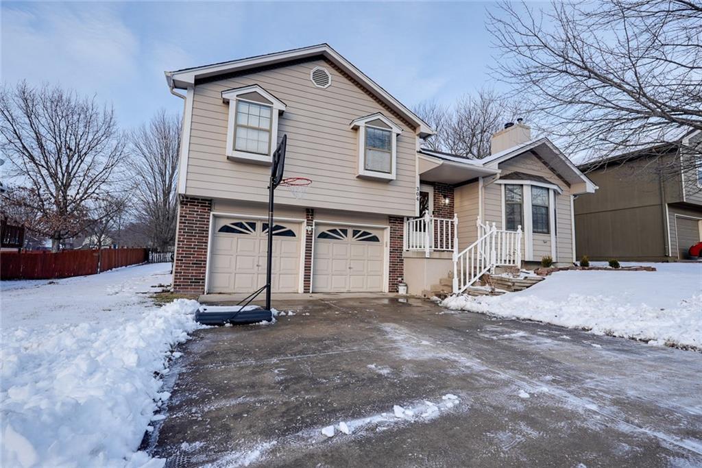 Homes for sale in Raymore, MO | 304 W Calico Dr, Raymore, MO 64083 | MLS# 2598245