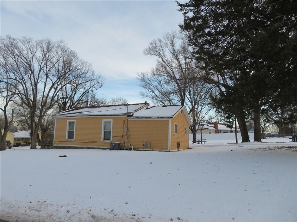 Homes for sale in Oskaloosa, KS | 202 Delaware St, Oskaloosa, KS 66066 | MLS# 2598537