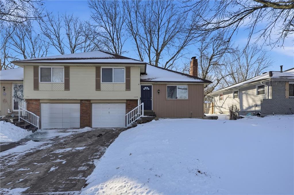 Homes for sale in Olathe, KS | 1409 - 1411 E Ridgeway Dr, Olathe, KS 66061 | MLS# 2598606