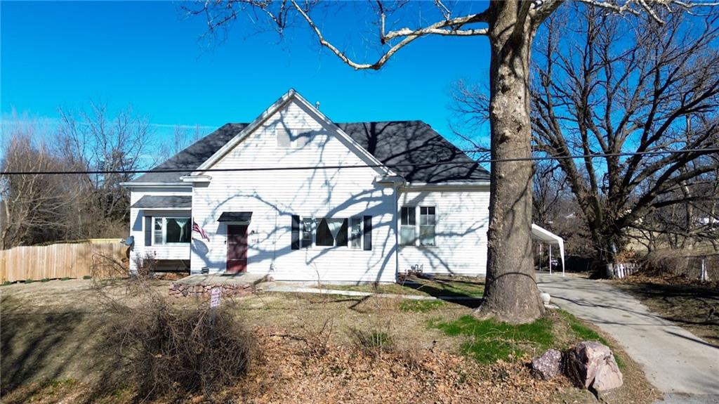 Homes for sale in St Joseph, MO | 903 Cook Rd, St Joseph, MO 64505 | MLS# 2598615