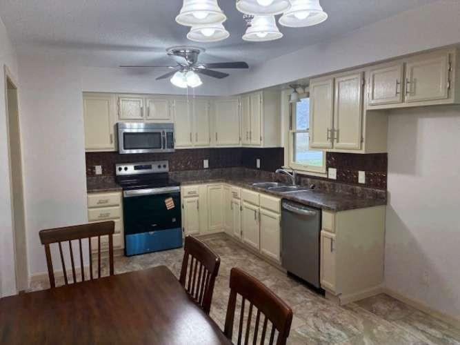 Homes for sale in Lincoln, MO | 118 Crescent Dr, Lincoln, MO 65338 | MLS# 2598616