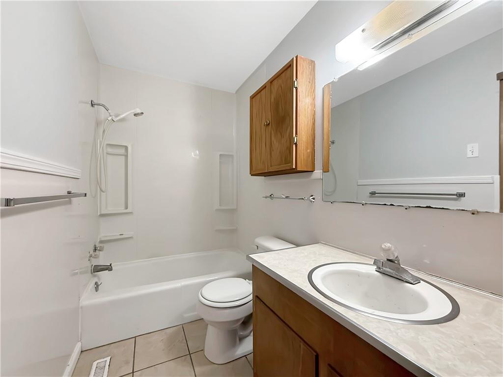 Homes for sale in Higginsville, MO | 25 E Broadway St, Higginsville, MO 64037 | MLS# 2598777