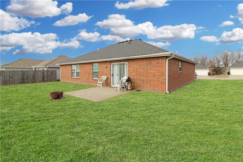 Homes for sale in Warrensburg, MO | 1722 Sunset Dr, Warrensburg, MO 64093 | MLS# 2599110