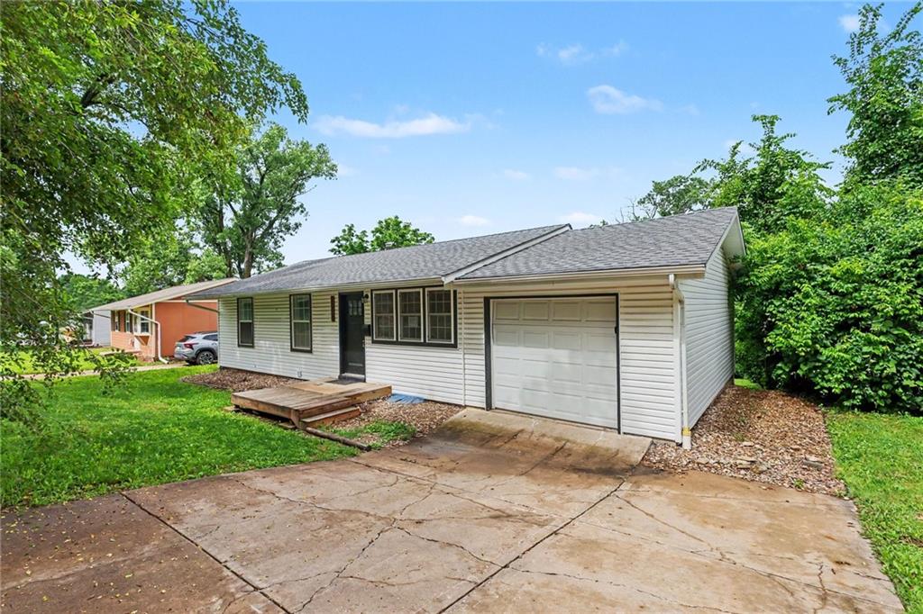 Homes for sale in Grandview, MO | 14804 Bellaire Ave, Grandview, MO 64030 | MLS# 2599122