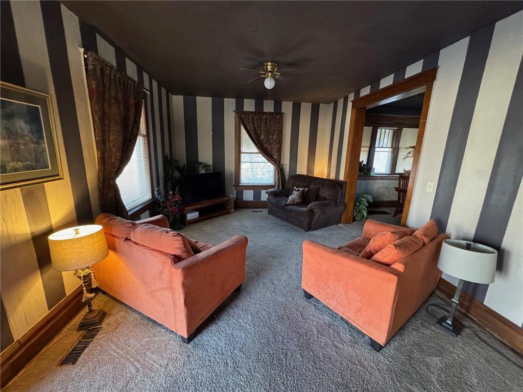 Homes for sale in Topeka, KS | 1009 Sw Huntoon St, Topeka, KS 66604 | MLS# 2599331