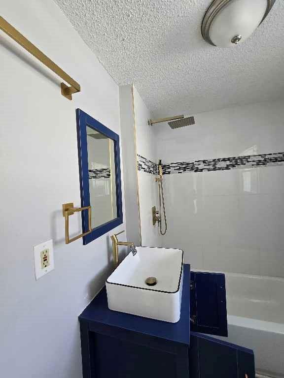 Homes for sale in Shawnee, KS | 4330 Merriam Dr, Shawnee, KS 66203 | MLS# 2599448