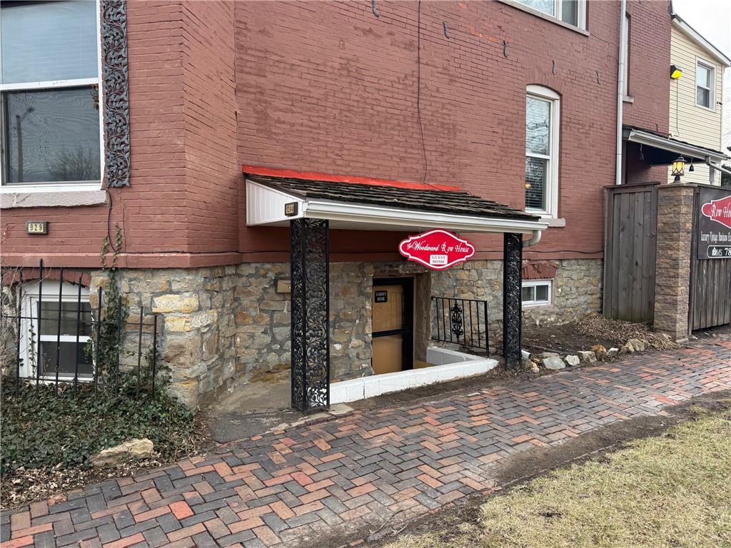 Homes for sale in Topeka, KS | 929 Sw Huntoon St, Topeka, KS 66604 | MLS# 2600532