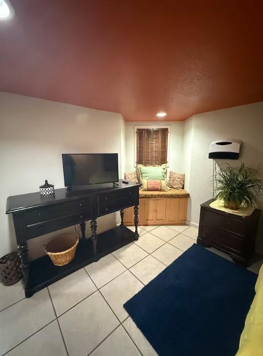 Homes for sale in Topeka, KS | 929 Sw Huntoon St, Topeka, KS 66604 | MLS# 2600532