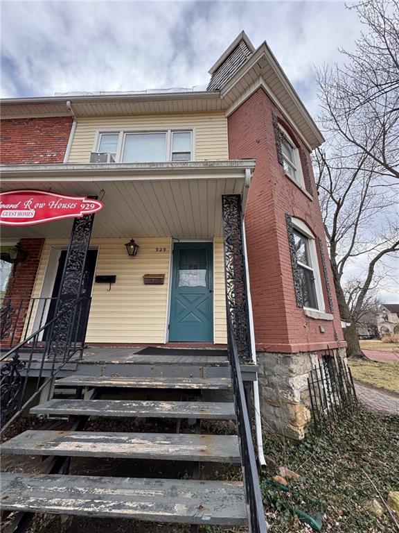 Homes for sale in Topeka, KS | 929 Sw Huntoon St, Topeka, KS 66604 | MLS# 2600532