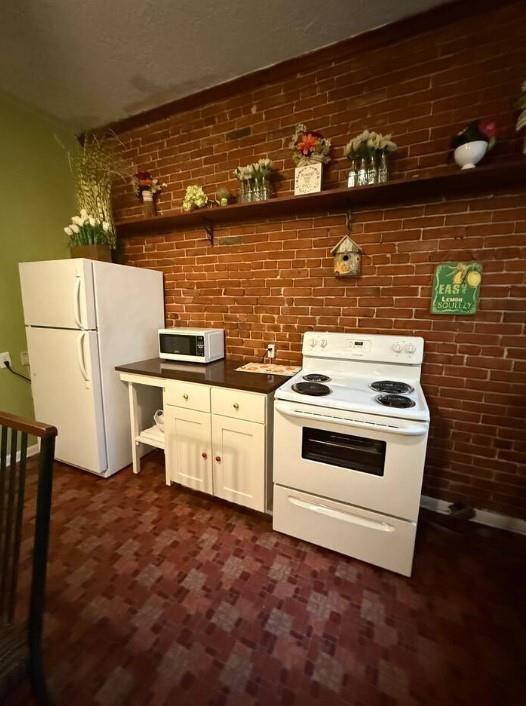 Homes for sale in Topeka, KS | 927 Sw Huntoon St, Topeka, KS 66604 | MLS# 2600538