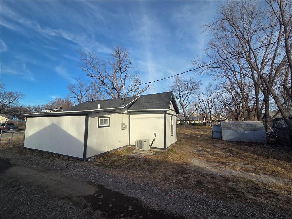 Homes for sale in Topeka, KS | 647 Ne Grattan St, Topeka, KS 66616 | MLS# 2601272