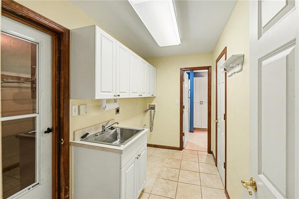 Homes for sale in Topeka, KS | 2448 Sw Golf View Ct, Topeka, KS 66614 | MLS# 2601990