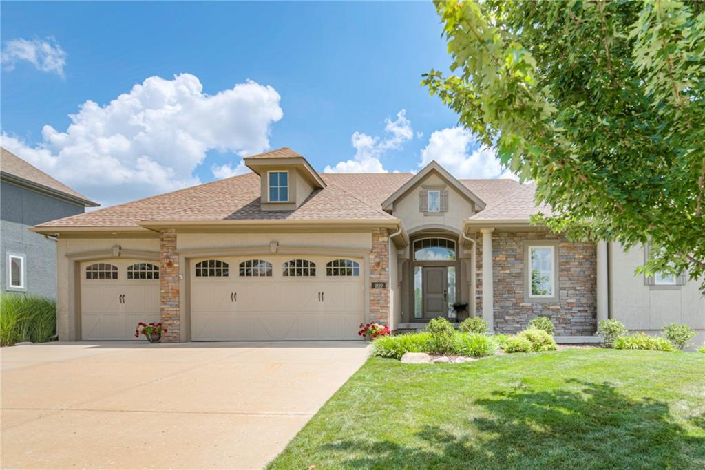 2nd image of 1819 Ne 102nd Ter, Kansas City, MO 64155 | MLS# 2602014