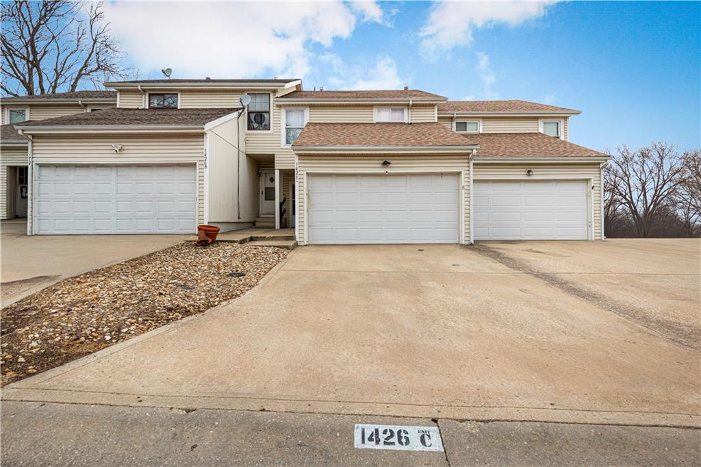 Homes for sale in Olathe, KS | 1426 E Mart Way Cir #C, Olathe, KS 66061 | MLS# 2602562