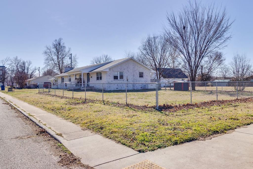 Homes for sale in Baxter Springs, KS | 1409 Cleveland Ave, Baxter Springs, KS 66713 | MLS# 2602577