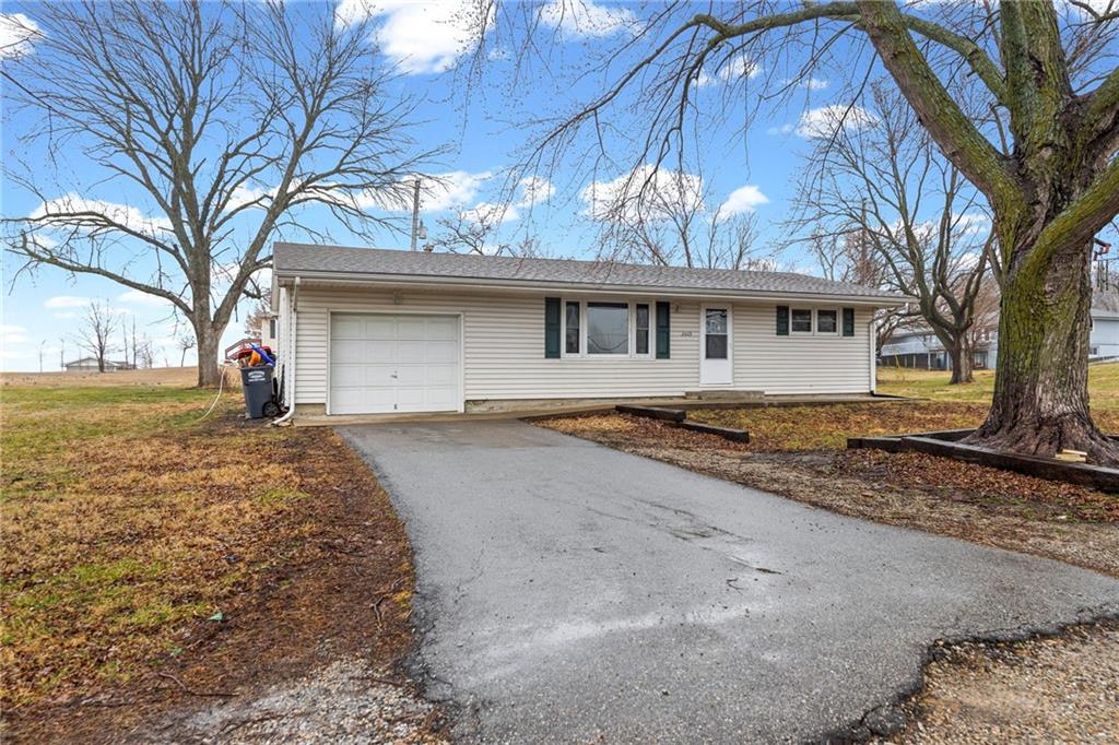 Homes for sale in Basehor, KS | 2409 N 155th St, Basehor, KS 66007 | MLS# 2602822