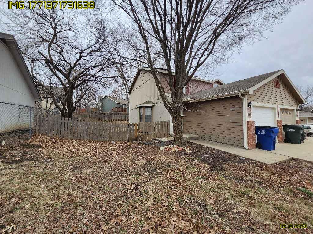 Homes for sale in Lawrence, KS | 916 Christie Ct, Lawrence, KS 66049 | MLS# 2602849