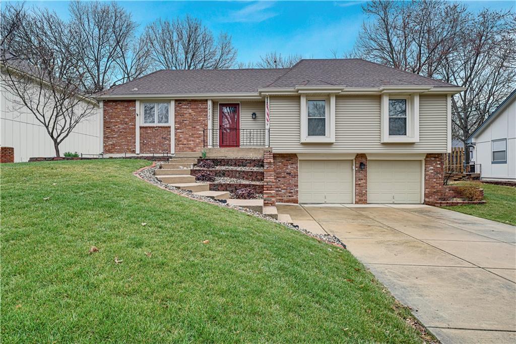 Homes for sale in Lenexa, KS | 12120 W 100th St, Lenexa, KS 66215 | MLS# 2603058