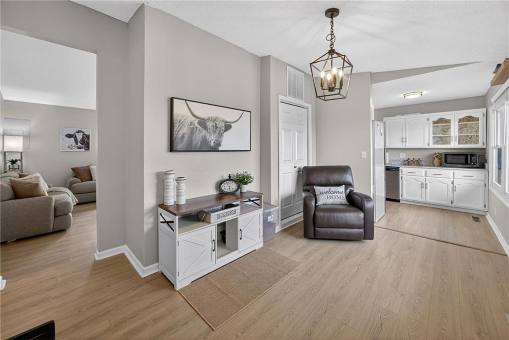 Homes for sale in Paola, KS | 6 Sunset Ln, Paola, KS 66071 | MLS# 2603376