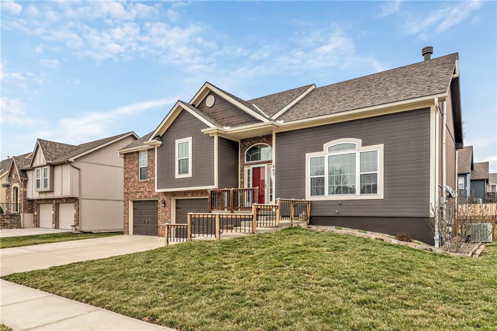 Homes for sale in Kearney, MO | 803 Englewood Dr, Kearney, MO 64060 | MLS# 2603406