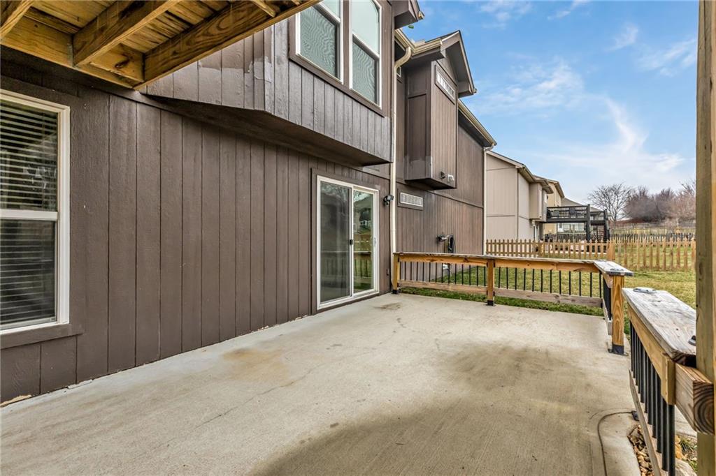 Homes for sale in Kearney, MO | 803 Englewood Dr, Kearney, MO 64060 | MLS# 2603406