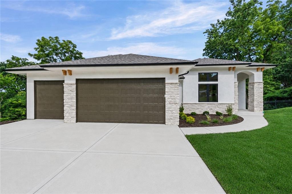 1st image of 10410 River Hills Dr, Kansas City, MO 64152 | MLS# 2603691