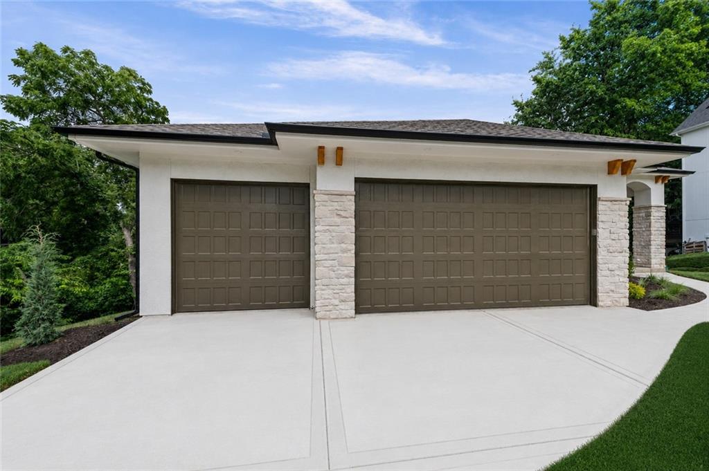 3rd image of 10410 River Hills Dr, Kansas City, MO 64152 | MLS# 2603691