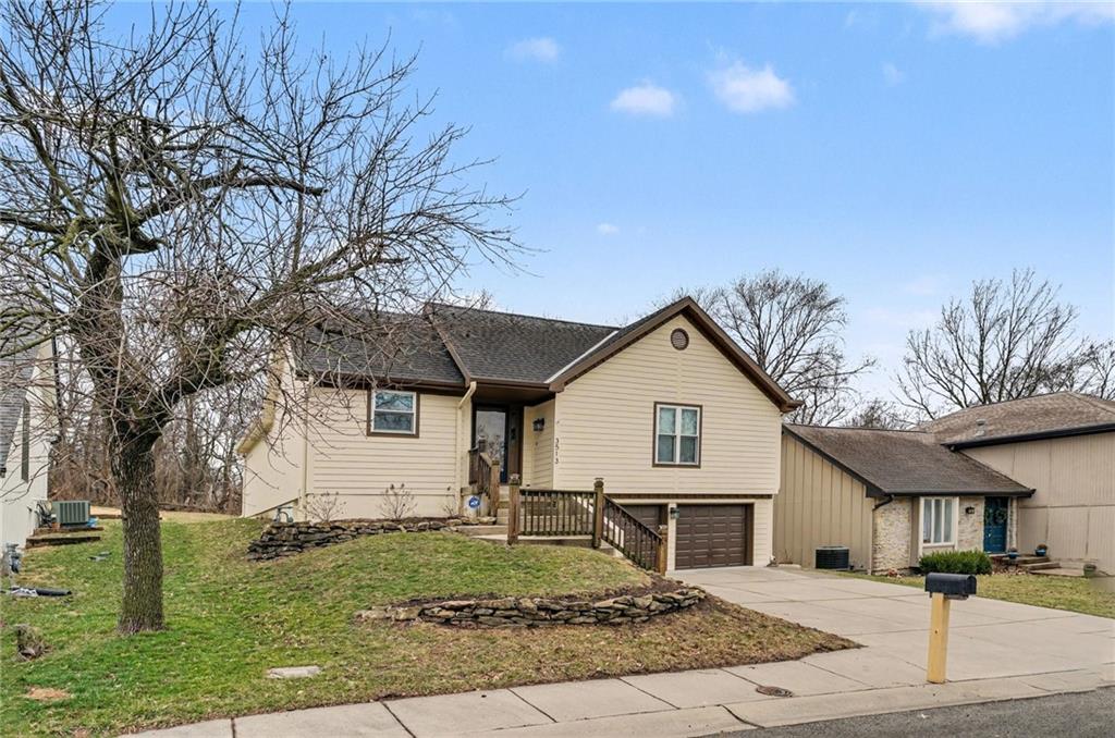 Homes for sale in Gladstone, MO | 3513 Ne Apple Tree Ln, Gladstone, MO 64119 | MLS# 2603880