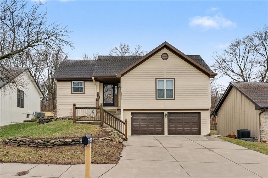 Homes for sale in Gladstone, MO | 3513 Ne Apple Tree Ln, Gladstone, MO 64119 | MLS# 2603880