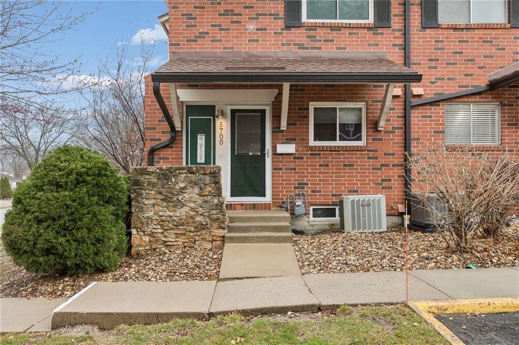 Homes for sale in Overland Park, KS | 5700 W 97th St, Overland Park, KS 66207 | MLS# 2603881