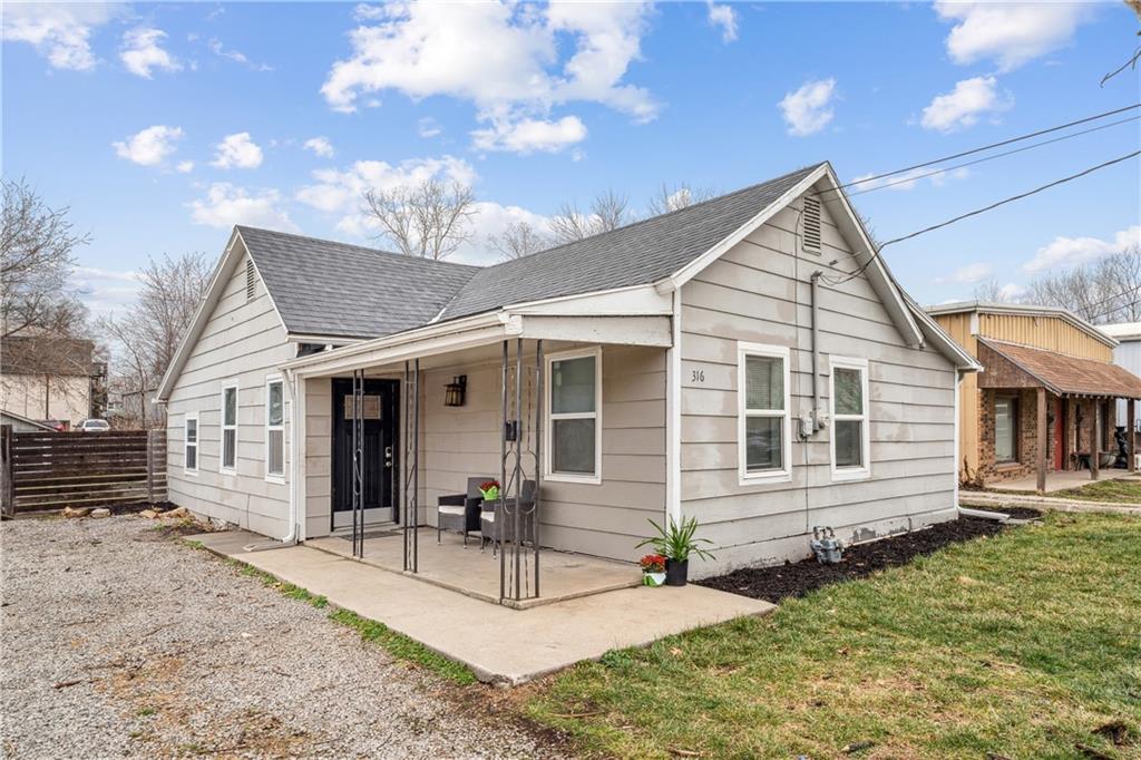 Homes for sale in Olathe, KS | 316 W Elm St, Olathe, KS 66061 | MLS# 2603897