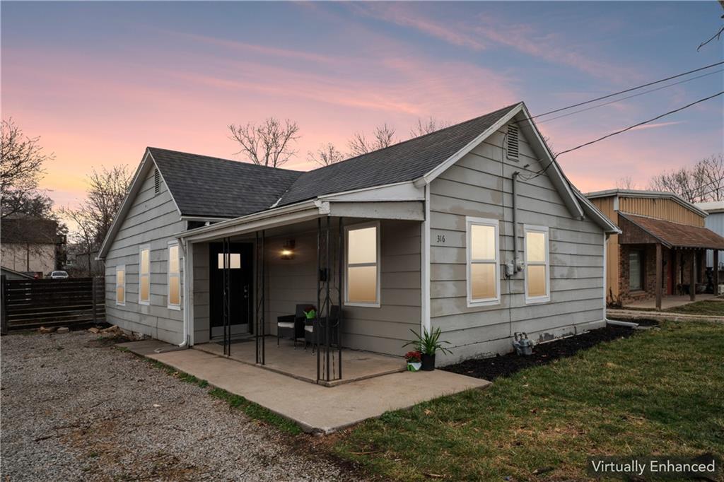 Homes for sale in Olathe, KS | 316 W Elm St, Olathe, KS 66061 | MLS# 2603897