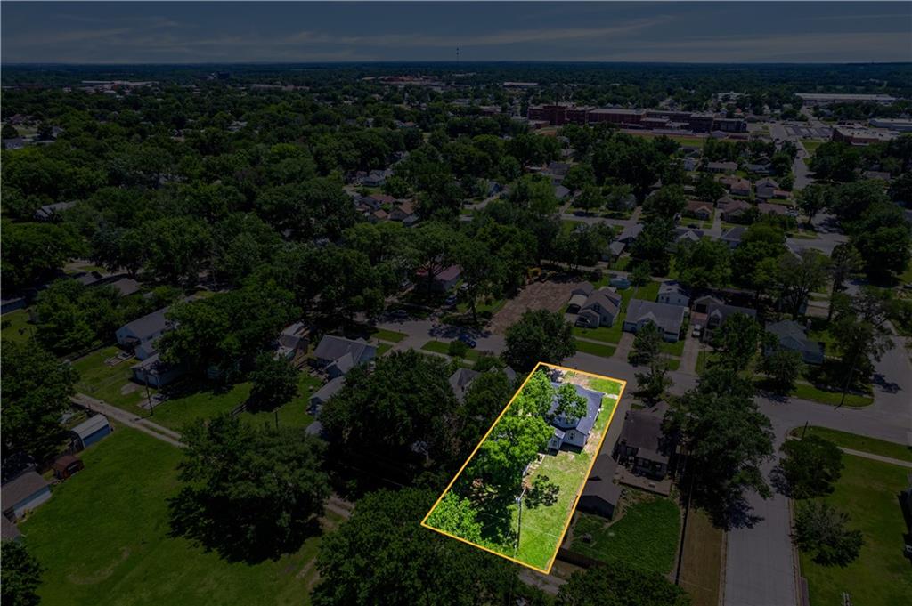 Homes for sale in Coffeyville, KS | 1110 W 3rd St, Coffeyville, KS 67337 | MLS# 2604318