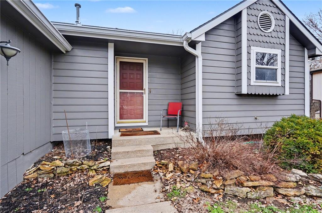 Homes for sale in Lawrence, KS | 1011 Lakecrest Rd, Lawrence, KS 66049 | MLS# 2604555