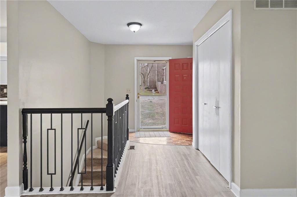 Homes for sale in Lawrence, KS | 1011 Lakecrest Rd, Lawrence, KS 66049 | MLS# 2604555