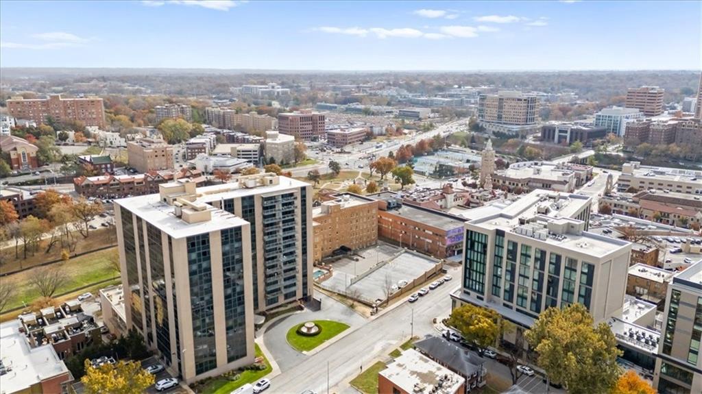 Homes for sale in Kansas City, MO | 4545 Wornall Rd #1110, Kansas City, MO 64111 | MLS# 2605220