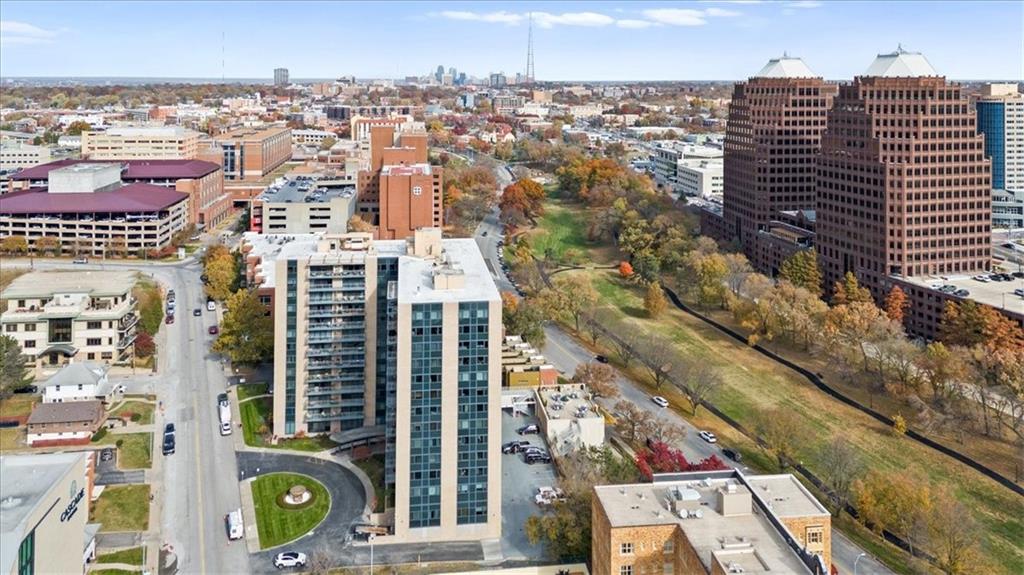 Homes for sale in Kansas City, MO | 4545 Wornall Rd #1110, Kansas City, MO 64111 | MLS# 2605220
