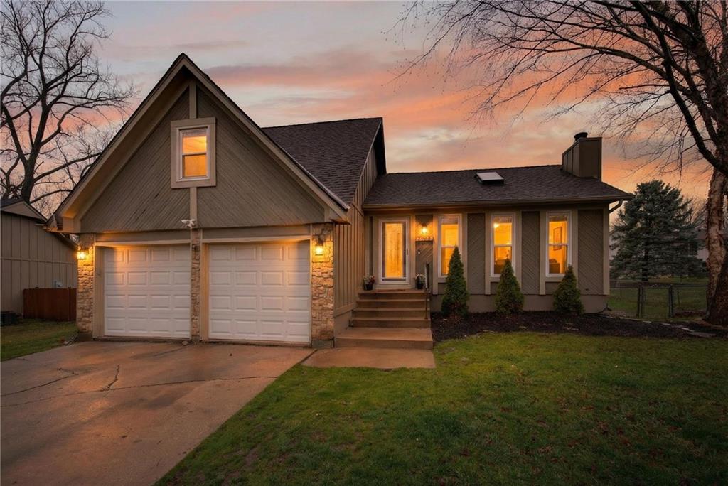 Homes for sale in Olathe, KS | 14014 S Cottonwood Dr, Olathe, KS 66062 | MLS# 2605244