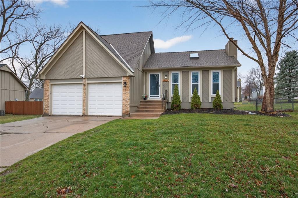 Homes for sale in Olathe, KS | 14014 S Cottonwood Dr, Olathe, KS 66062 | MLS# 2605244