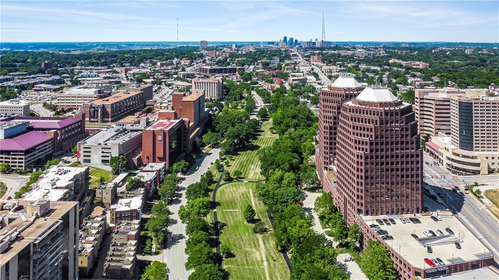 Homes for sale in Kansas City, MO | 310 W 49th St #303, Kansas City, MO 64112 | MLS# 2605483