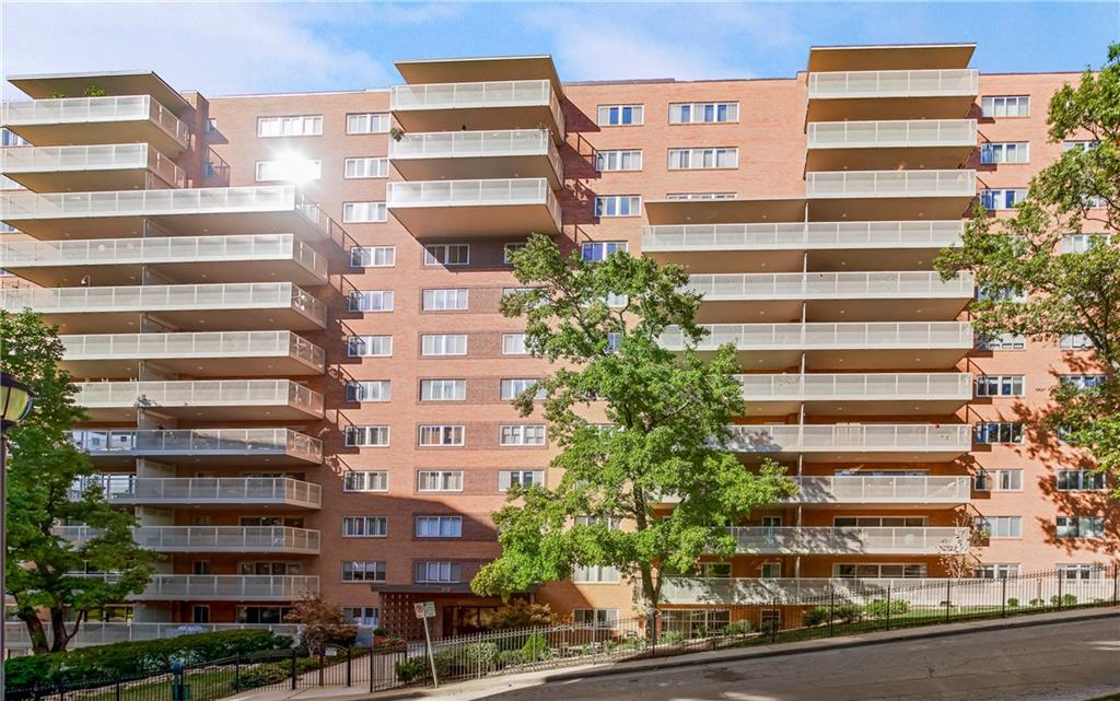 Homes for sale in Kansas City, MO | 310 W 49th St #303, Kansas City, MO 64112 | MLS# 2605483