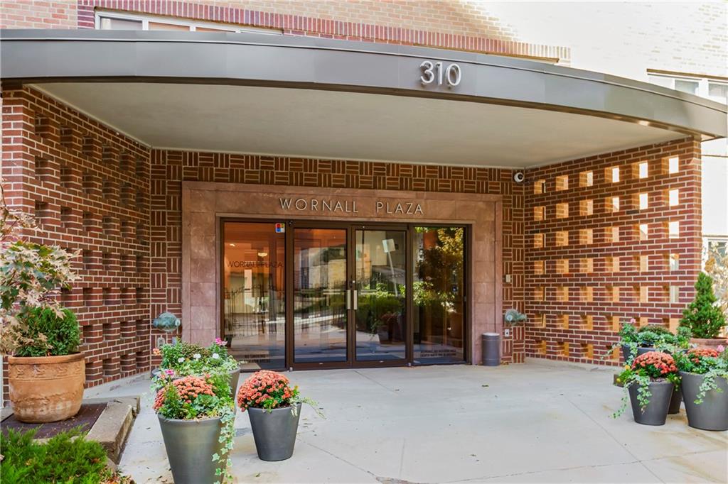 Homes for sale in Kansas City, MO | 310 W 49th St #303, Kansas City, MO 64112 | MLS# 2605483