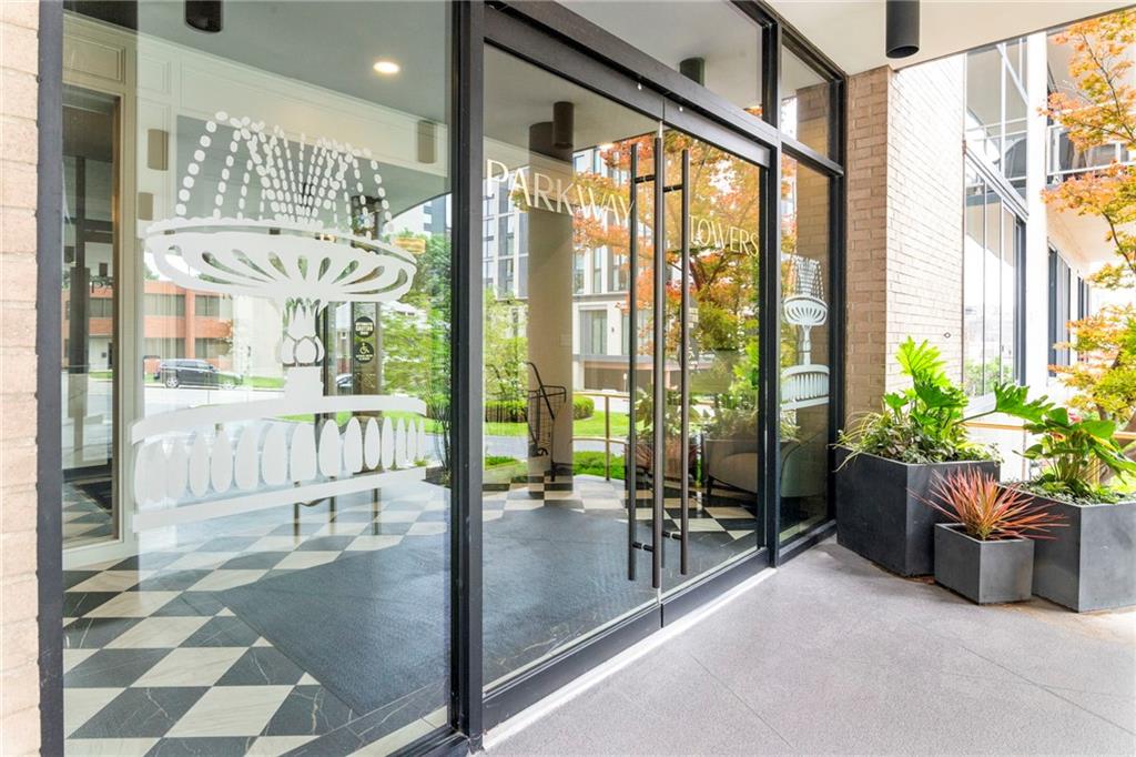 Homes for sale in Kansas City, MO | 4545 Wornall Rd #4, Kansas City, MO 64111 | MLS# 2605491