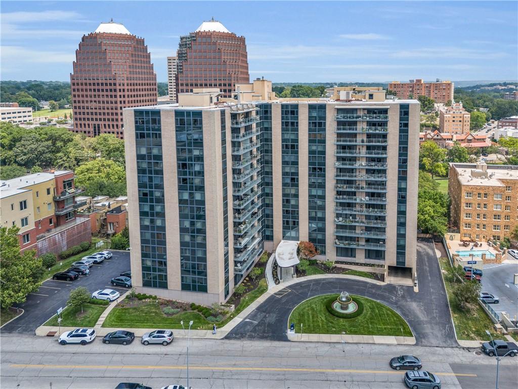 Homes for sale in Kansas City, MO | 4545 Wornall Rd #4, Kansas City, MO 64111 | MLS# 2605491