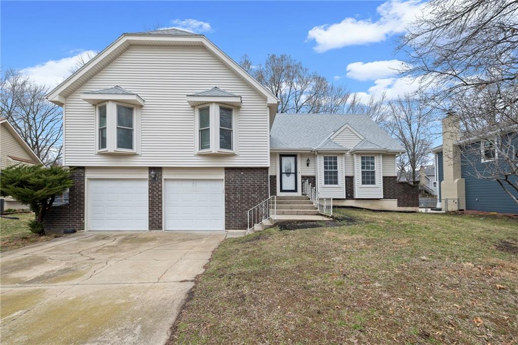 Homes for sale in Olathe, KS | 1818 E 152nd Ter, Olathe, KS 66062 | MLS# 2605559