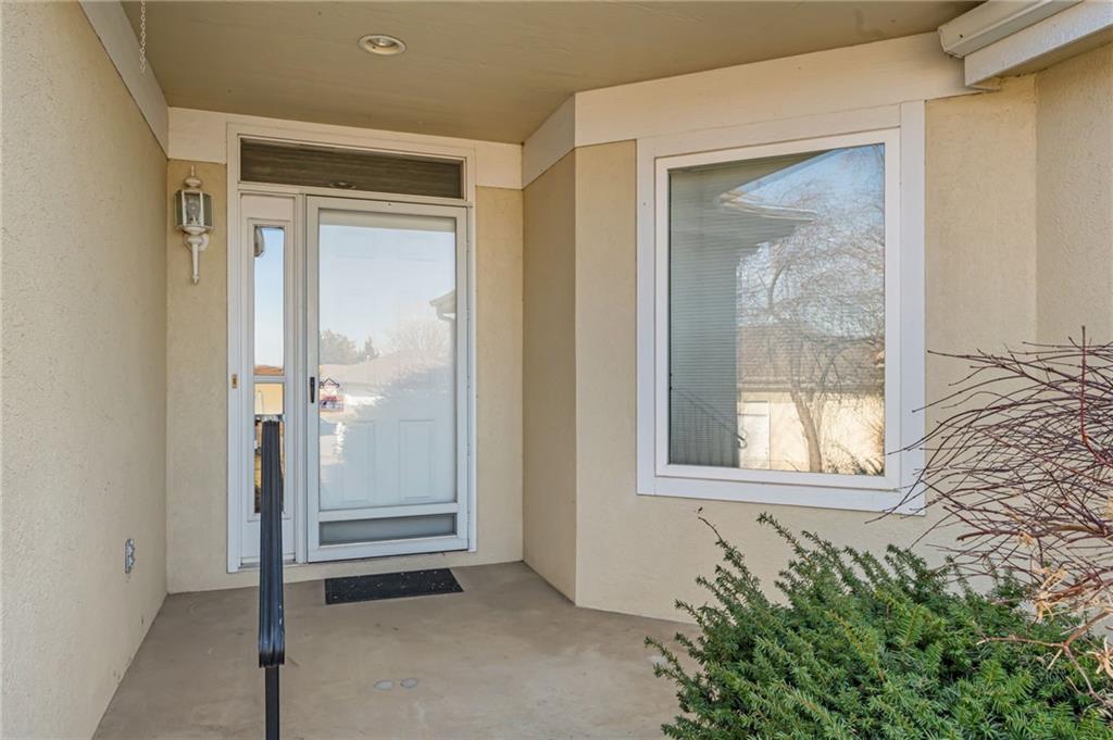 Homes for sale in Topeka, KS | 948 Sw Woodbridge Ct, Topeka, KS 66606 | MLS# 2605692