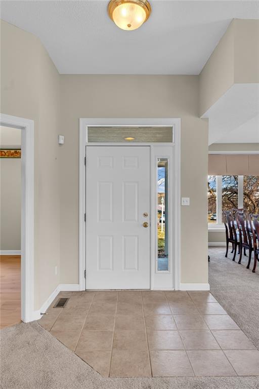 Homes for sale in Topeka, KS | 948 Sw Woodbridge Ct, Topeka, KS 66606 | MLS# 2605692