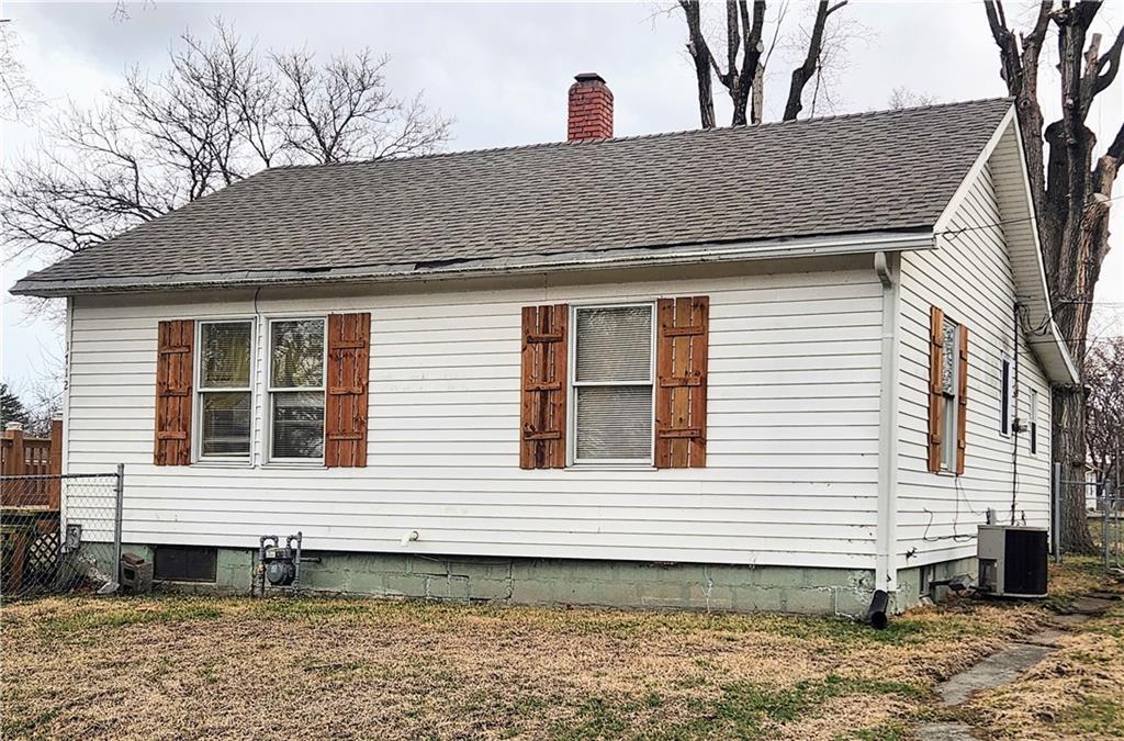 Homes for sale in St Joseph, MO | 1712 Martha St, St Joseph, MO 64504 | MLS# 2605693